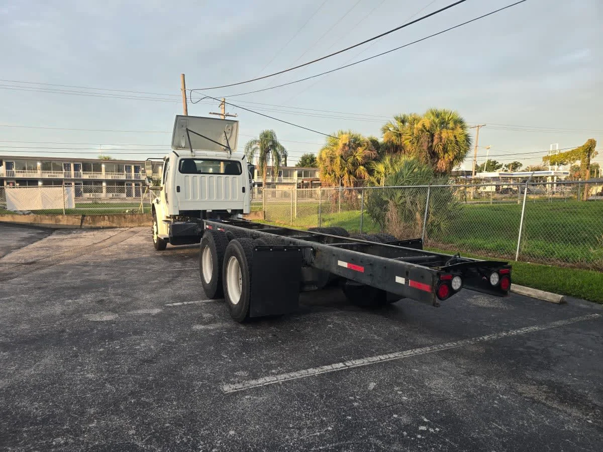 2019 Freightliner M2 106 in Tampa, FL — photo 4