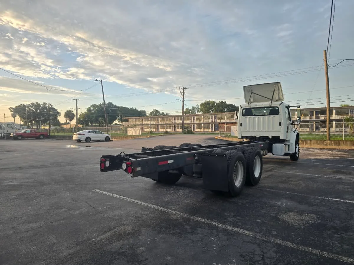 2019 Freightliner M2 106 in Tampa, FL — photo 6