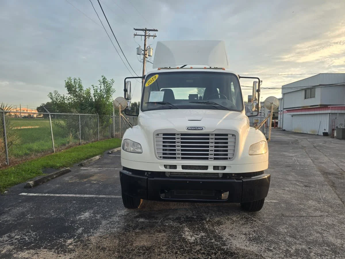 2019 Freightliner M2 106 in Tampa, FL — photo 2