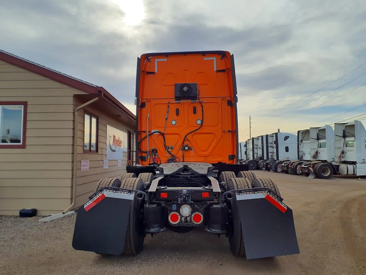 2019 Freightliner Cascadia - image 5