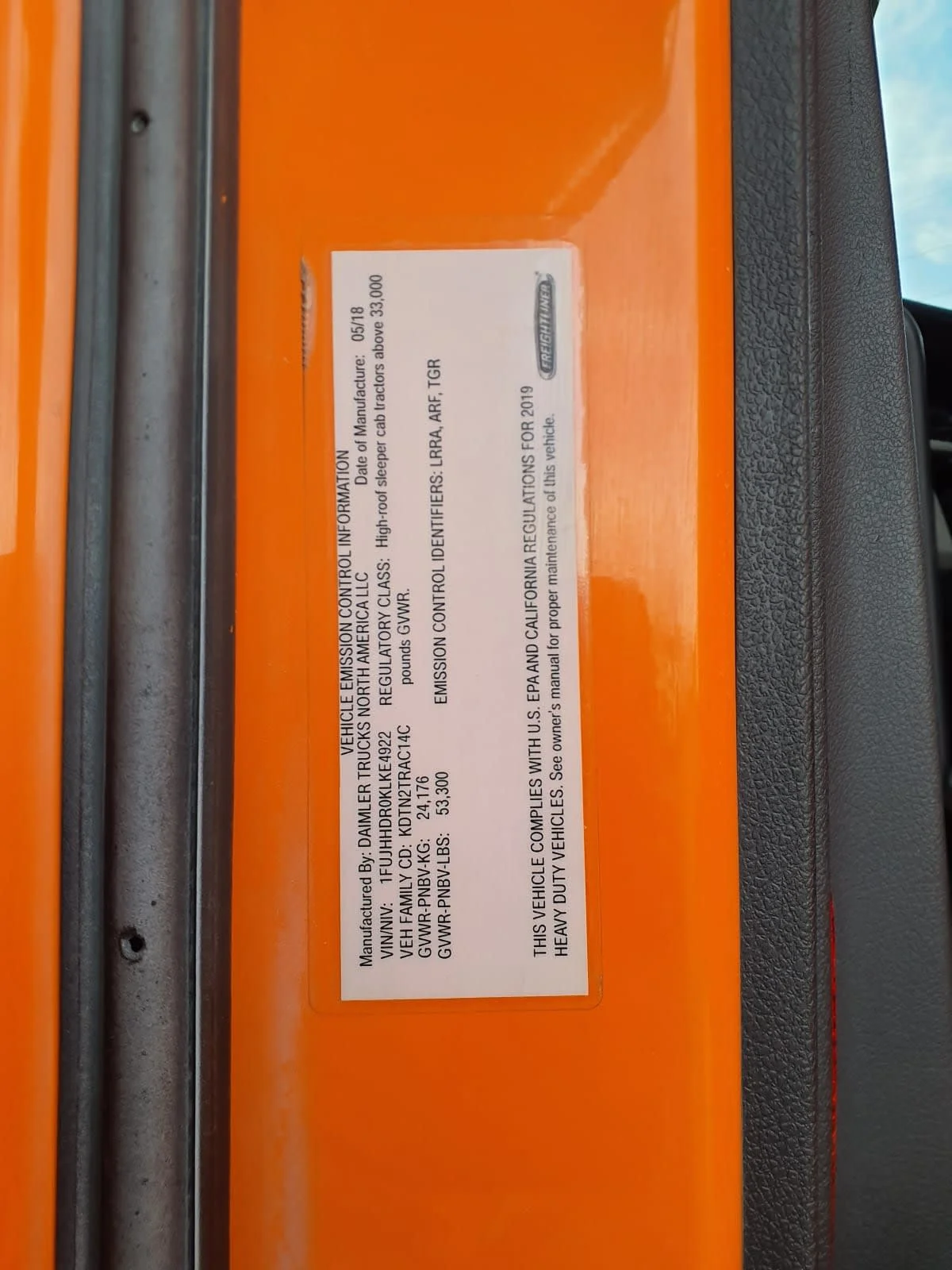 2019 Freightliner Cascadia - image 11