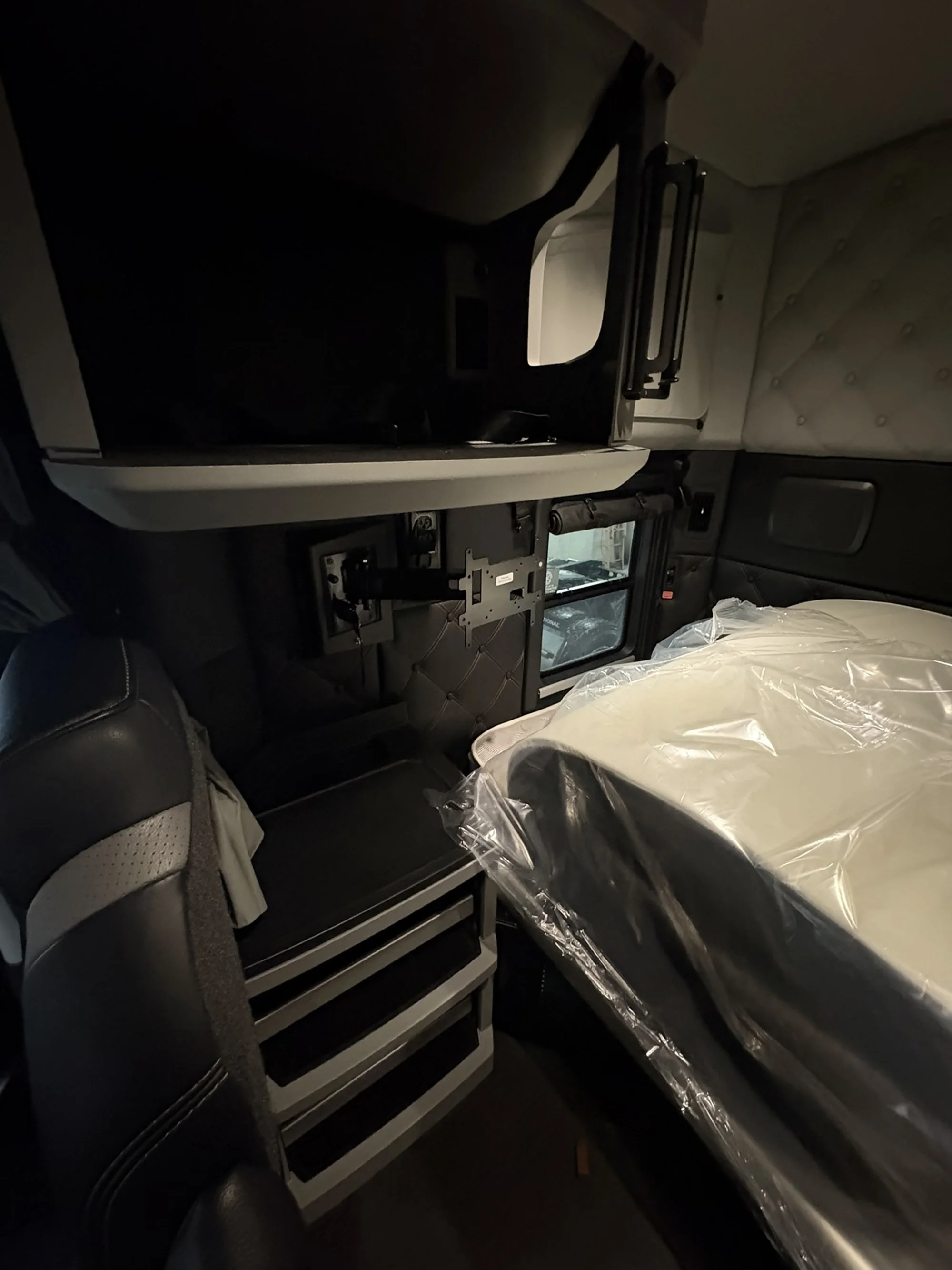 2023 Kenworth T880 - image 24