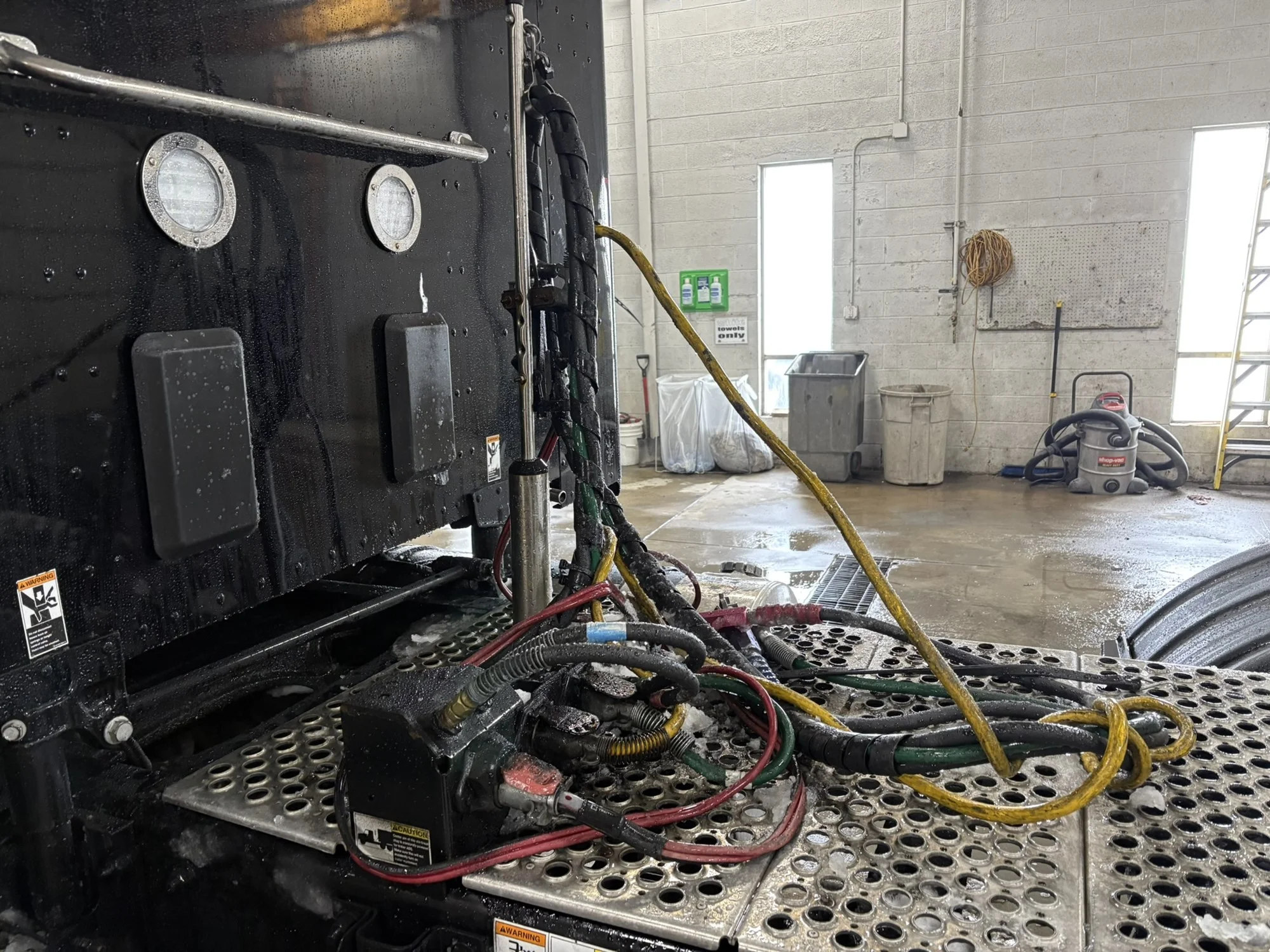 2023 Kenworth T880 - image 8