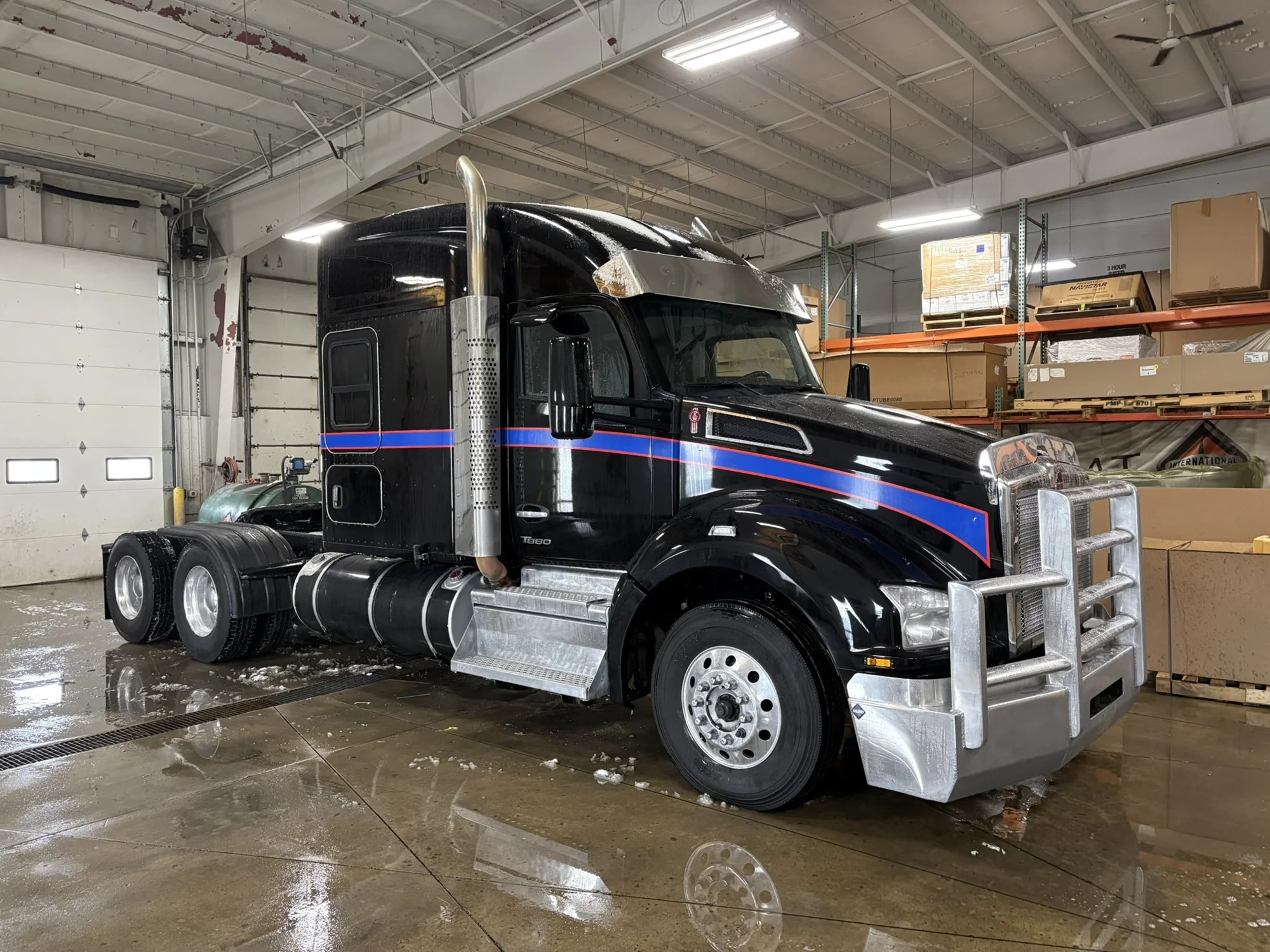 2023 Kenworth T880 - image 4