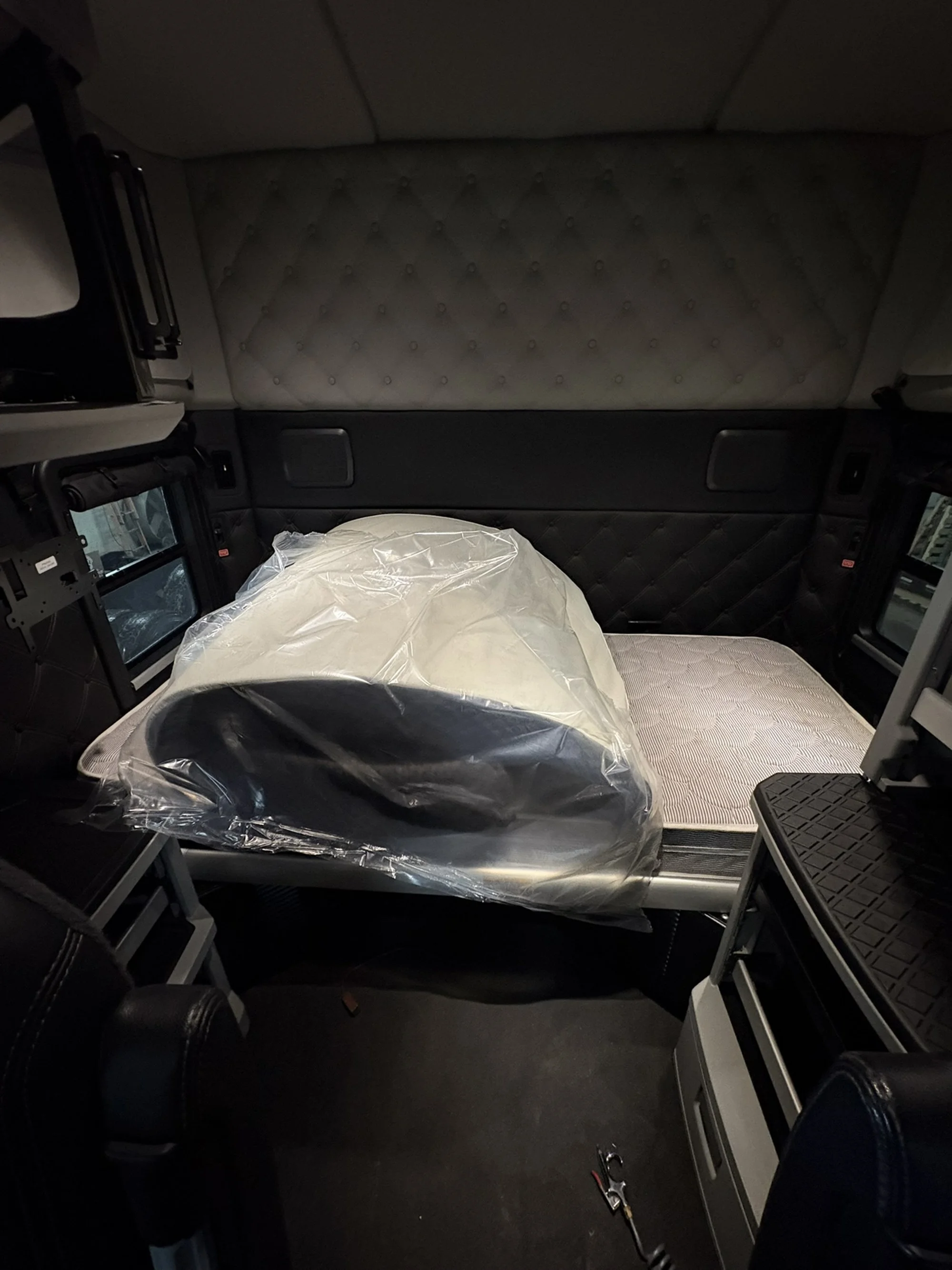 2023 Kenworth T880 - image 22