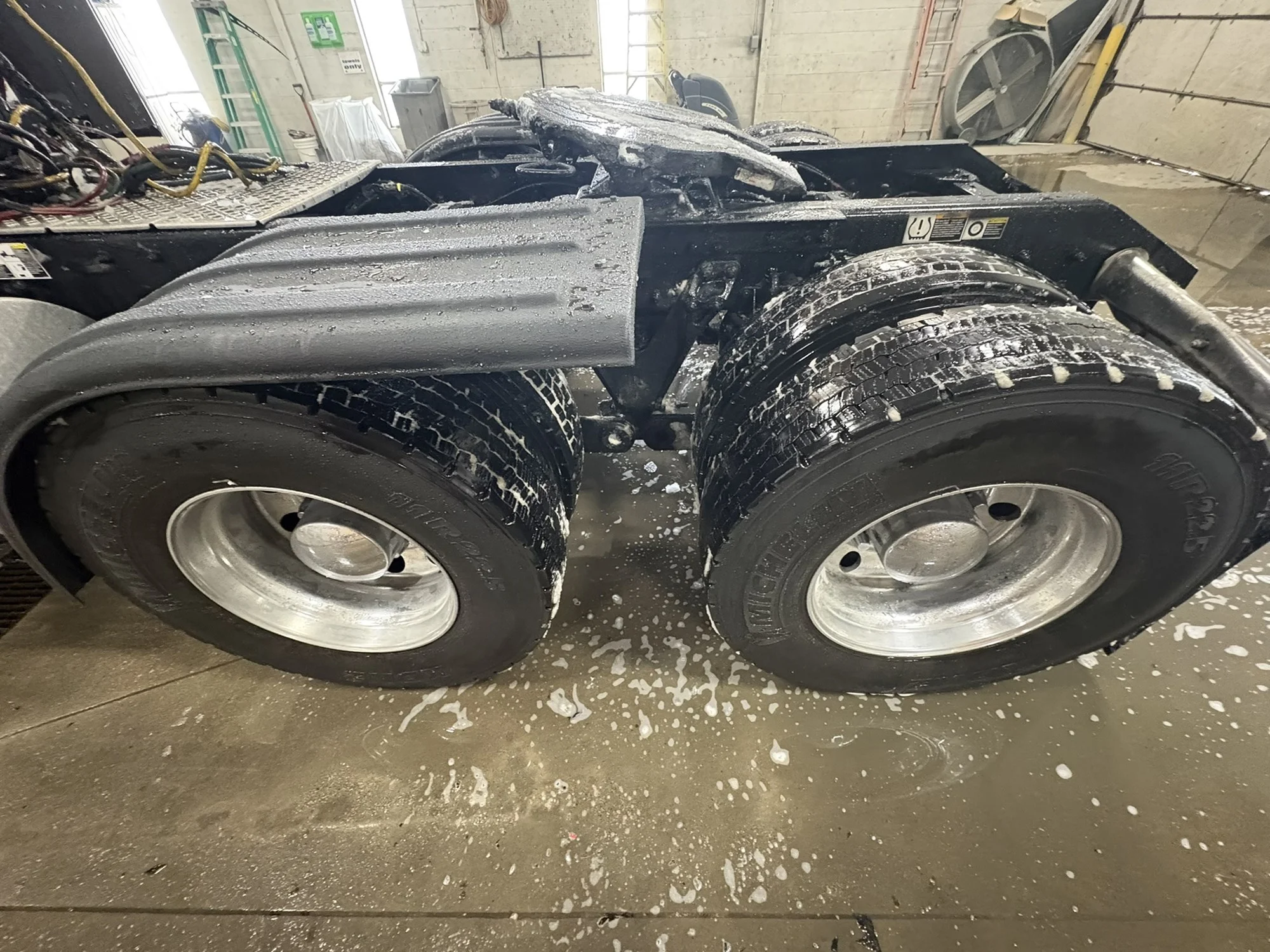 2023 Kenworth T880 - image 10