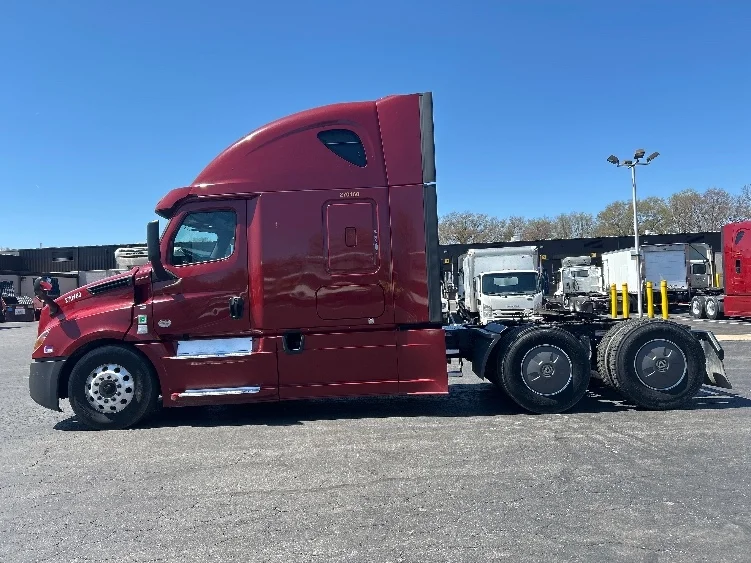 2019 Freightliner Cascadia - image 4