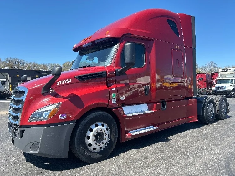 2019 Freightliner Cascadia - image 3