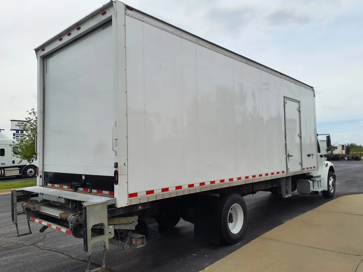2018 Freightliner M2 106 in Altoona, IA — photo 4