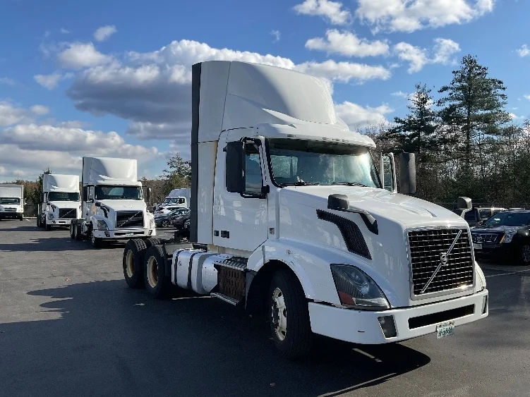 2015 Volvo VNL 300 in Londonderry, NH