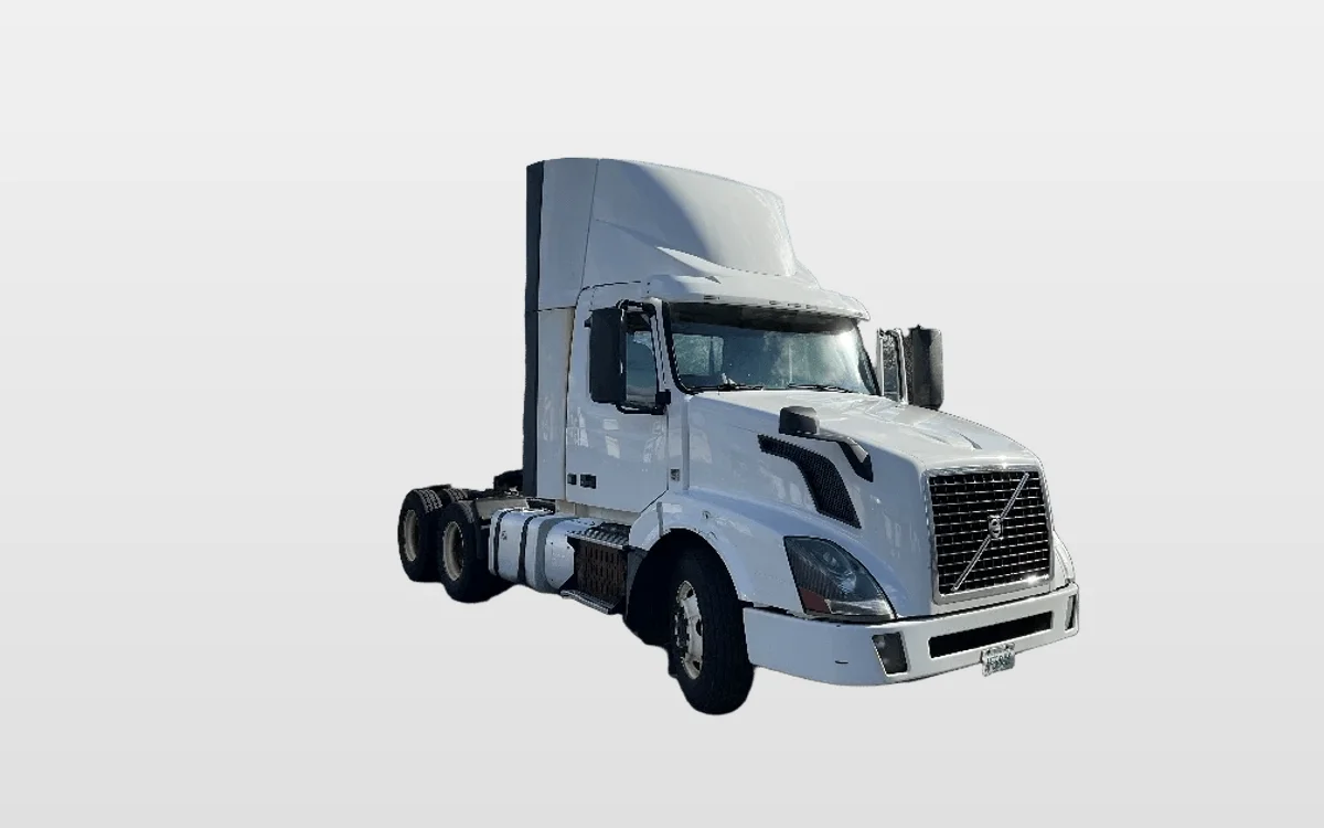 2015 Volvo - image 1