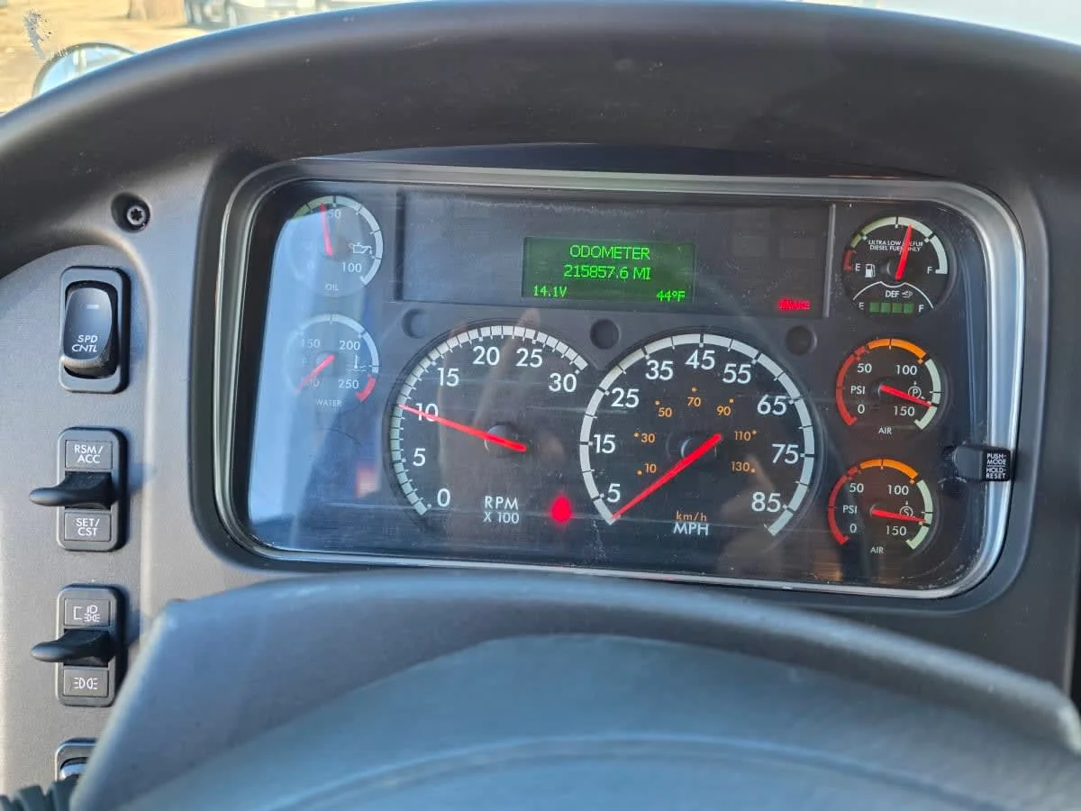 2018 Freightliner M2 106 - image 11