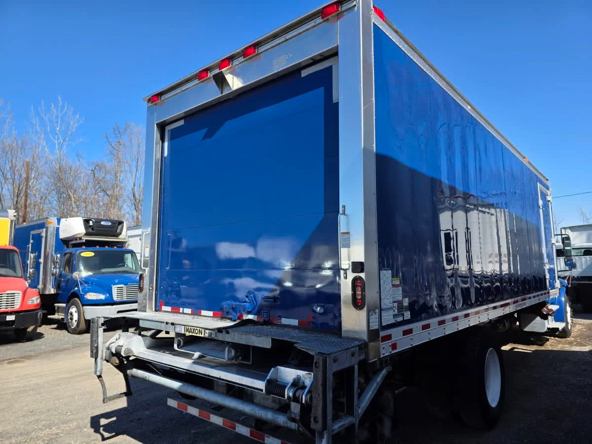 2018 Freightliner M2 106 - image 4