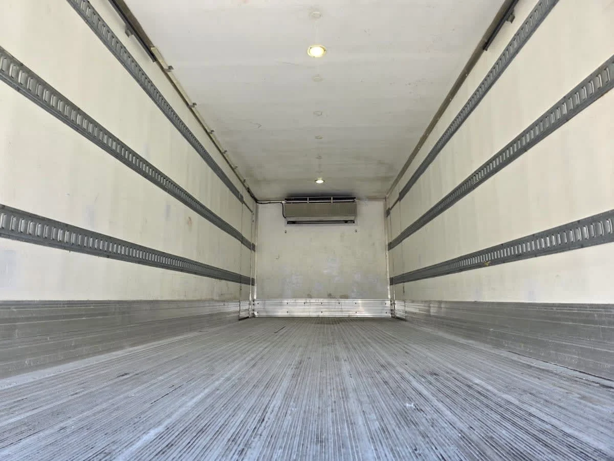 2018 Freightliner M2 106 - image 9