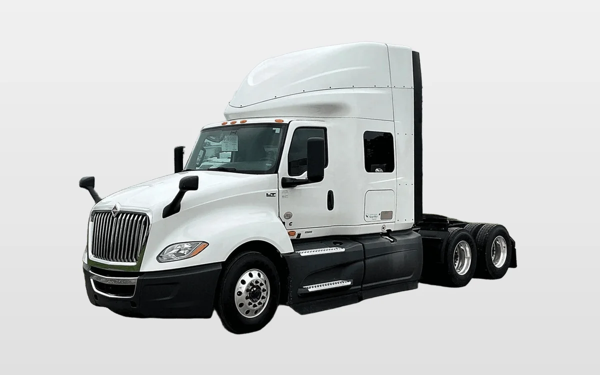 2022 International LT - image 1