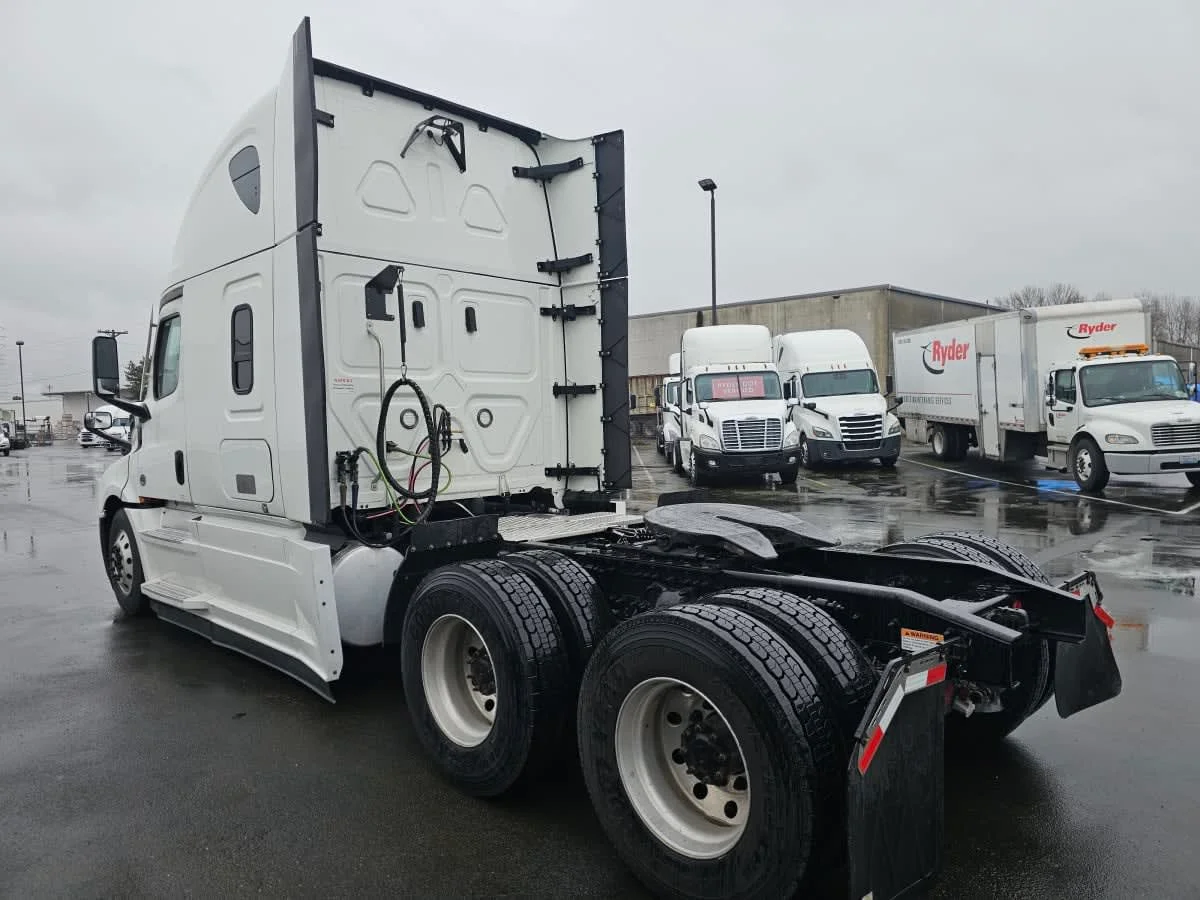 2021 Freightliner Cascadia - image 6