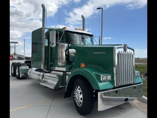 2027 Kenworth W900
