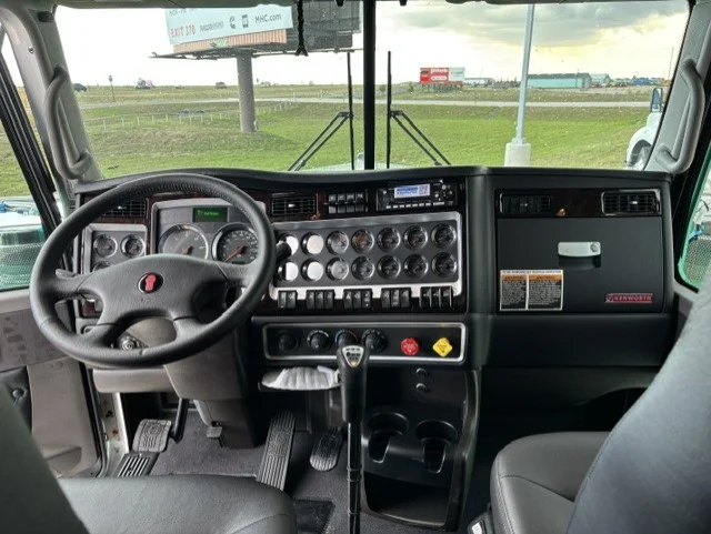 2027 Kenworth W900 in Cheyenne, WY — photo 3