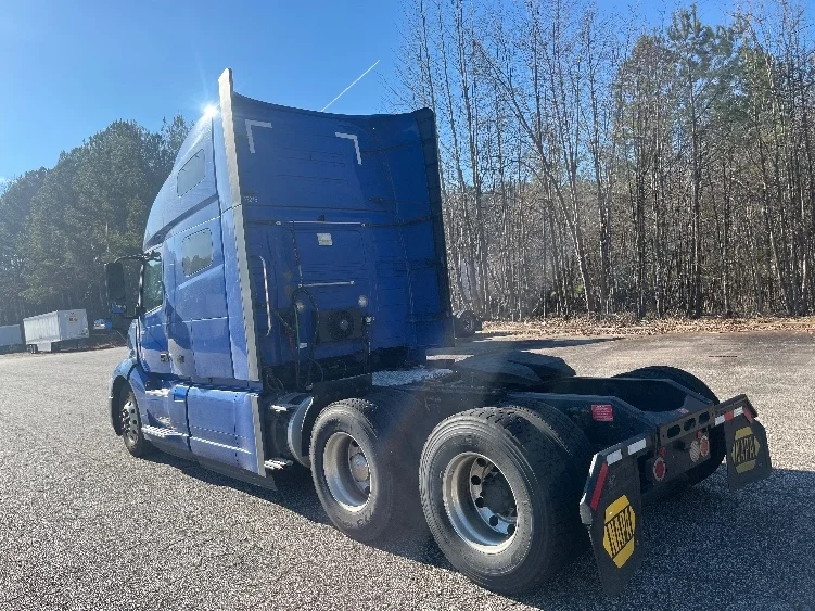 2020 Volvo VNL 760 - image 5