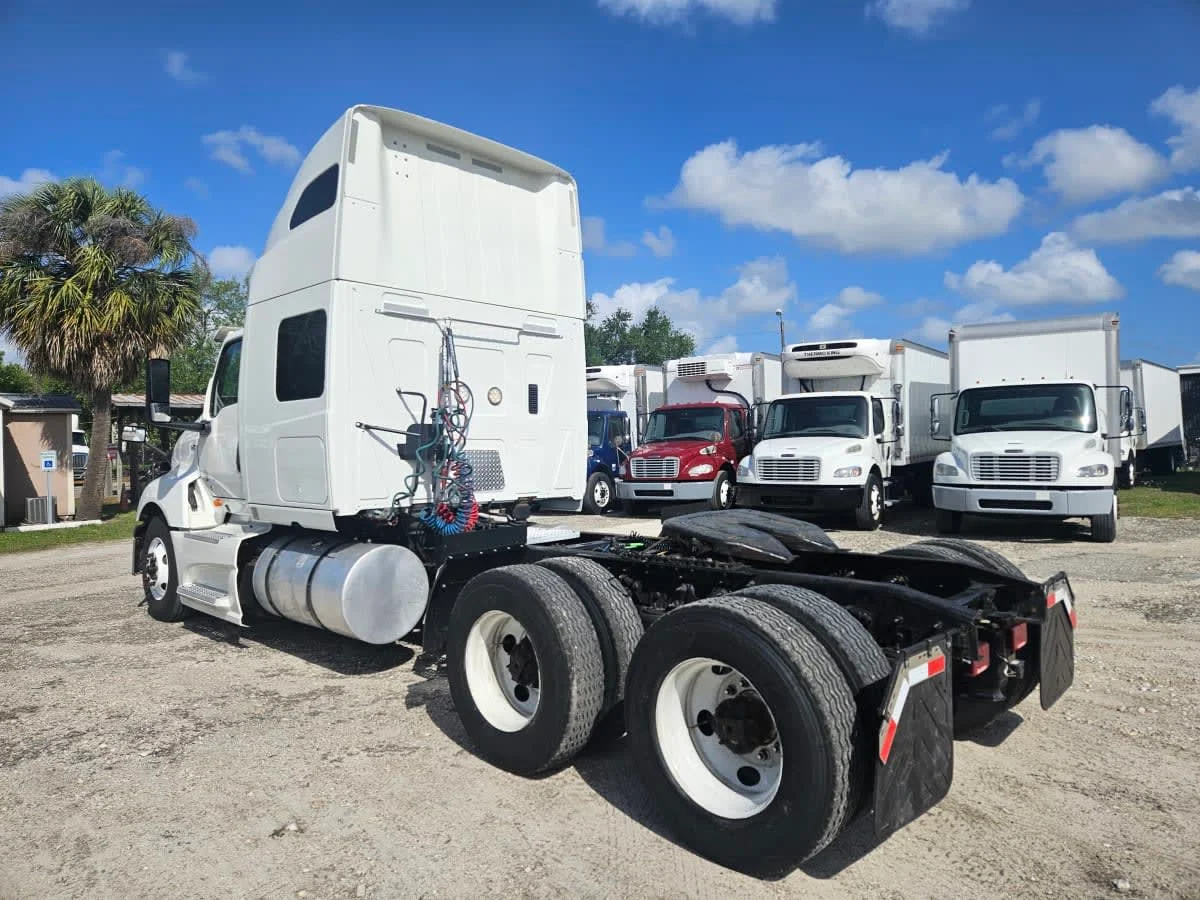 2020 International LT in Orlando, FL — photo 6