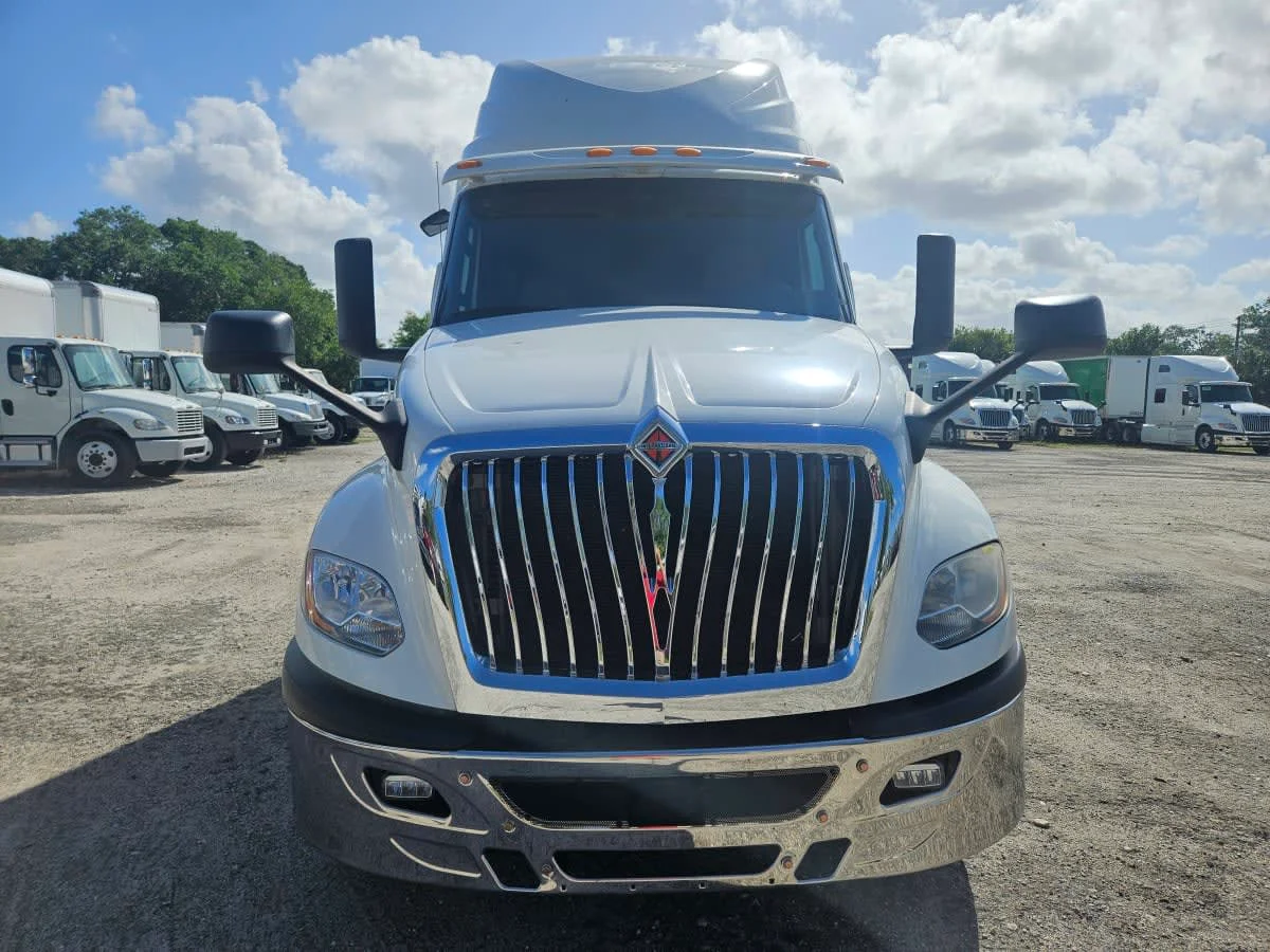 2020 International LT in Orlando, FL — photo 2