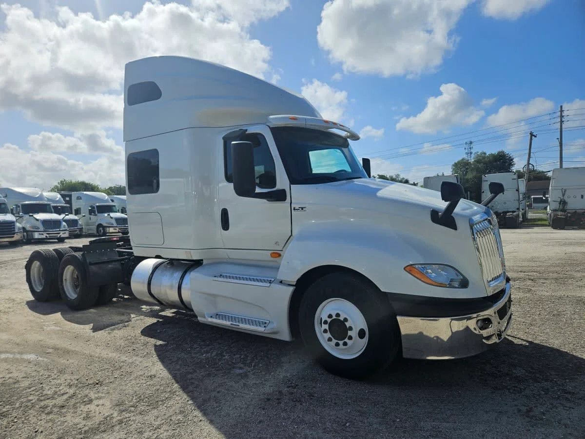 2020 International LT in Orlando, FL — photo 3