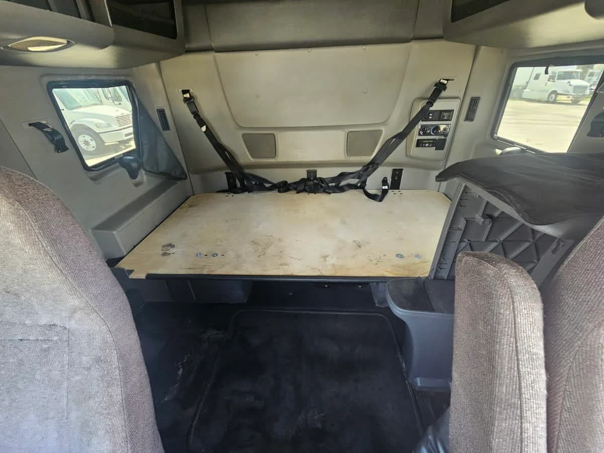 2020 International LT in Orlando, FL — photo 8
