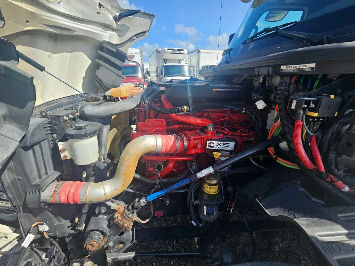 2020 International LT in Orlando, FL — photo 9