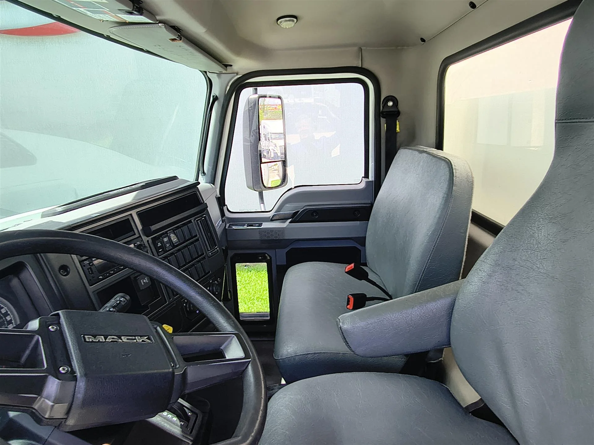 2022 Mack MD in Fort Lauderdale, FL — photo 10