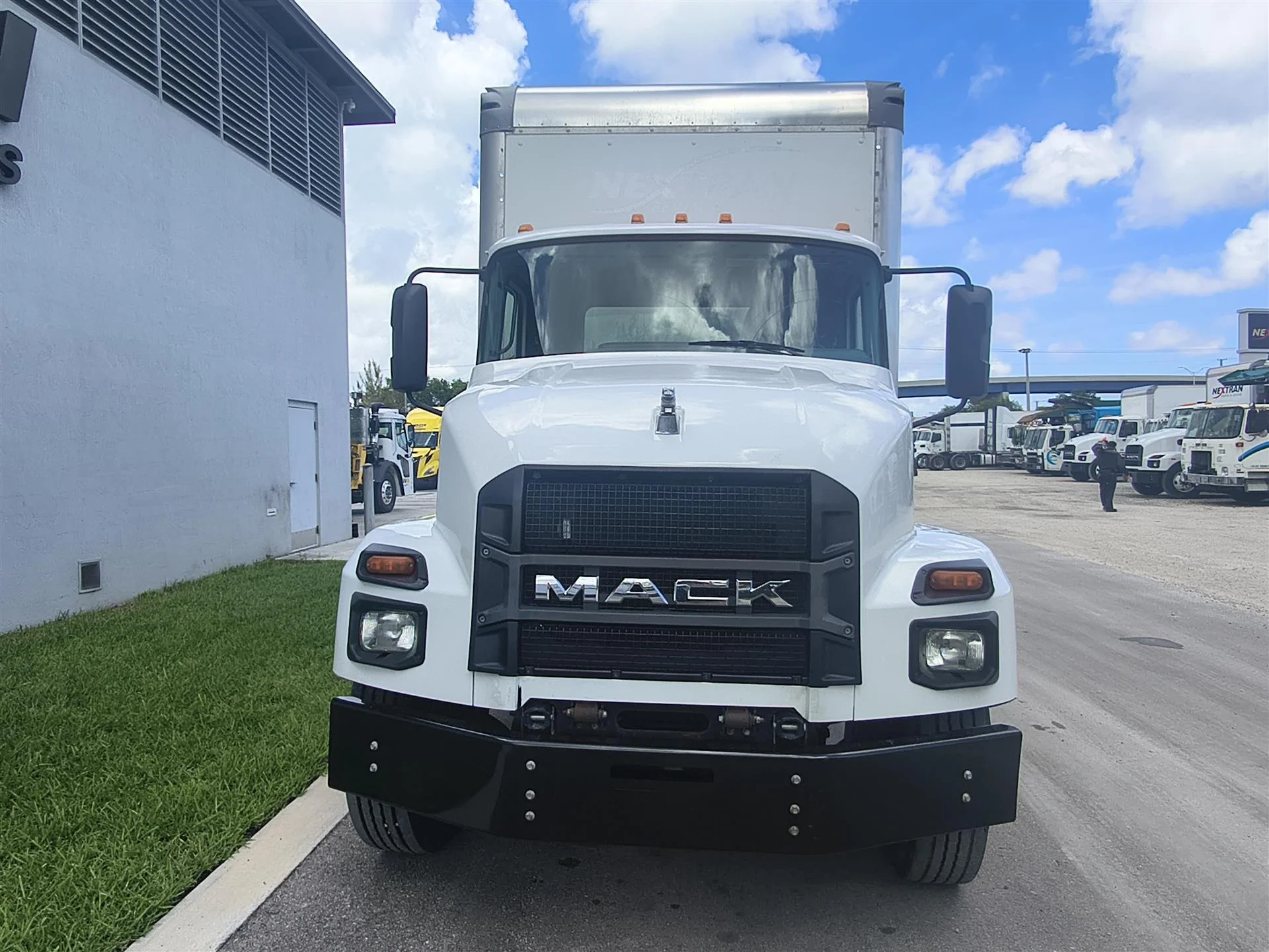 2022 Mack MD in Fort Lauderdale, FL — photo 2