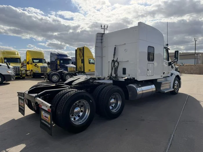 2022 Peterbilt 579 in Houston, TX — photo 6