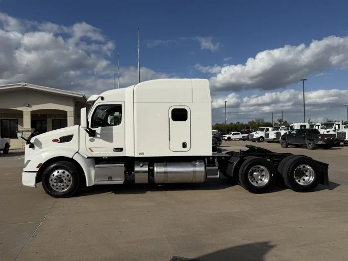 2022 Peterbilt 579 in Houston, TX — photo 3