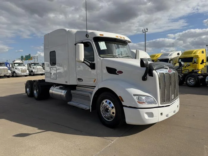 2022 Peterbilt 579 in Houston, TX — photo 8