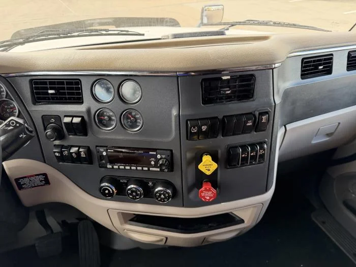 2022 Peterbilt 579 in Houston, TX — photo 35