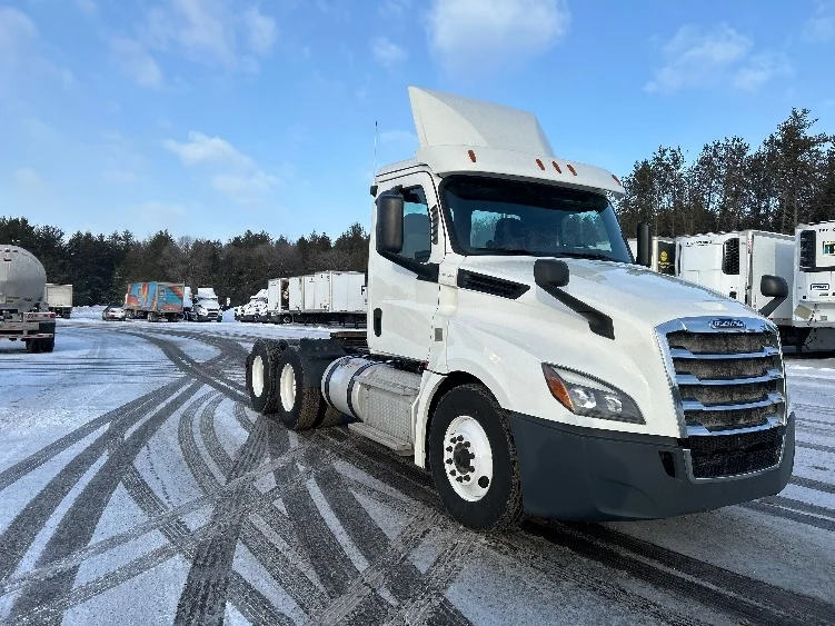 2019 Freightliner Cascadia in Brooklyn Park, MN