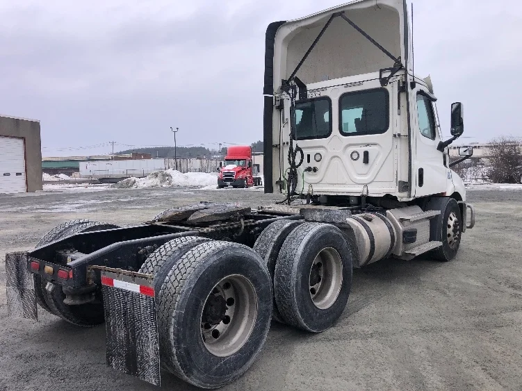 2021 Freightliner Cascadia - image 7