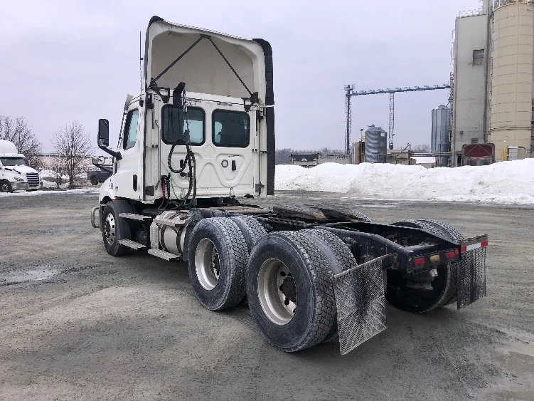 2021 Freightliner Cascadia - image 5