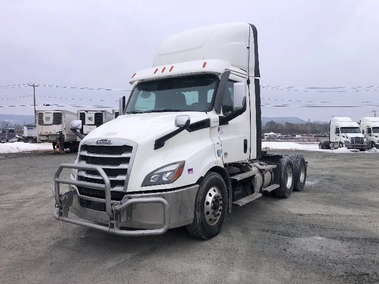 2021 Freightliner Cascadia - image 3