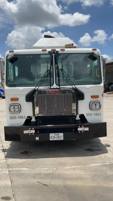 2025 Peterbilt 520 in Houston, TX — photo 3