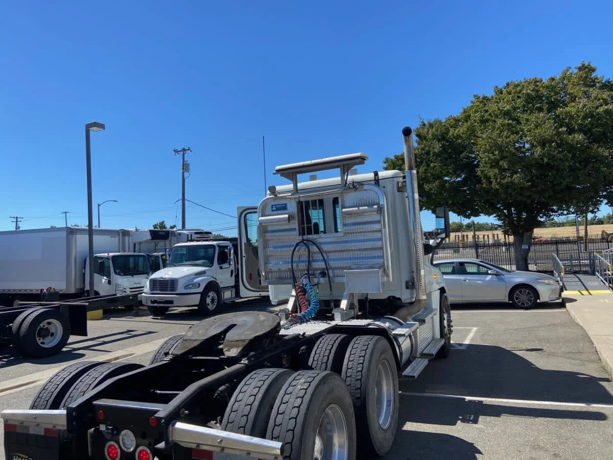 2020 Freightliner Cascadia in West Sacramento, CA — photo 4