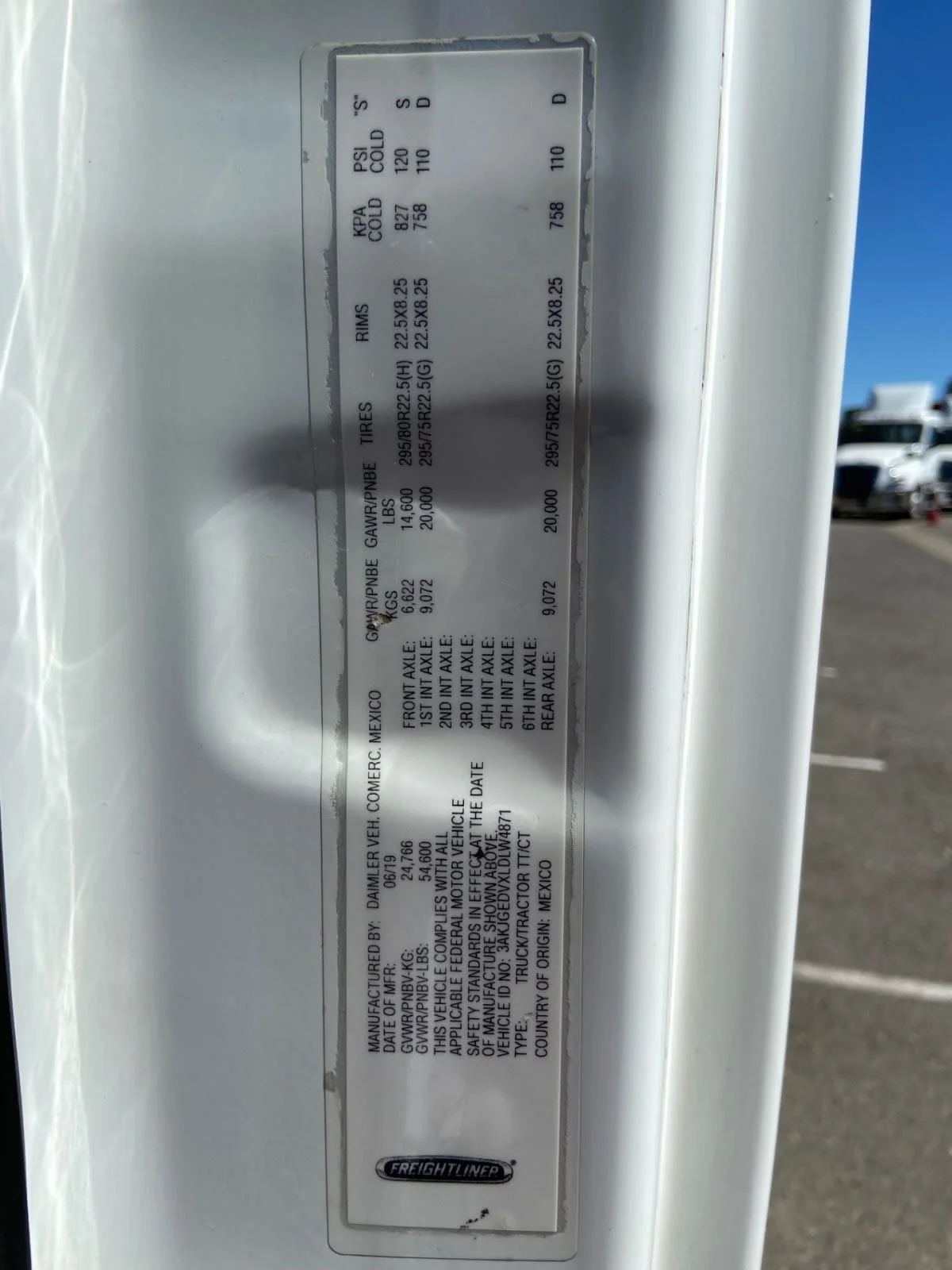 2020 Freightliner Cascadia in West Sacramento, CA — photo 10