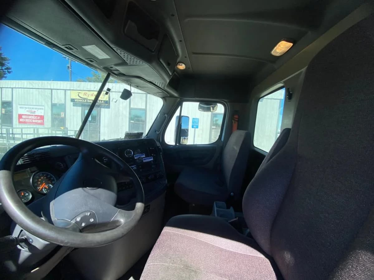 2020 Freightliner Cascadia in West Sacramento, CA — photo 7