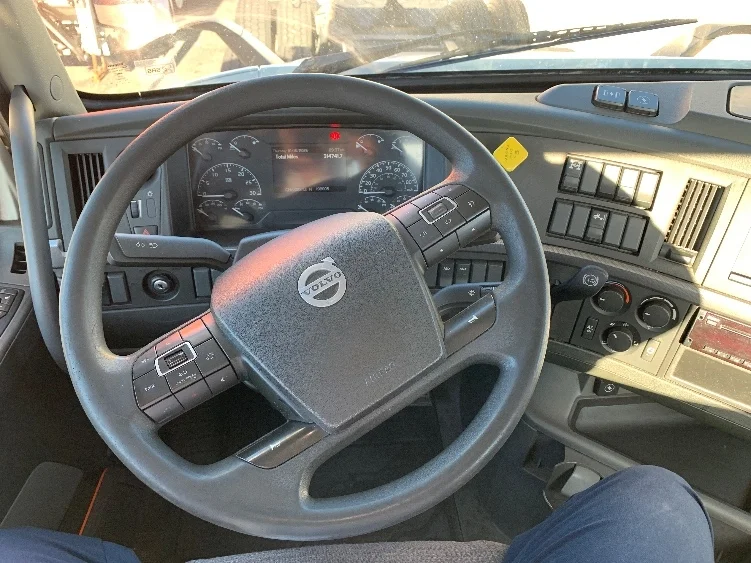 2019 Volvo VNR 640 - image 10