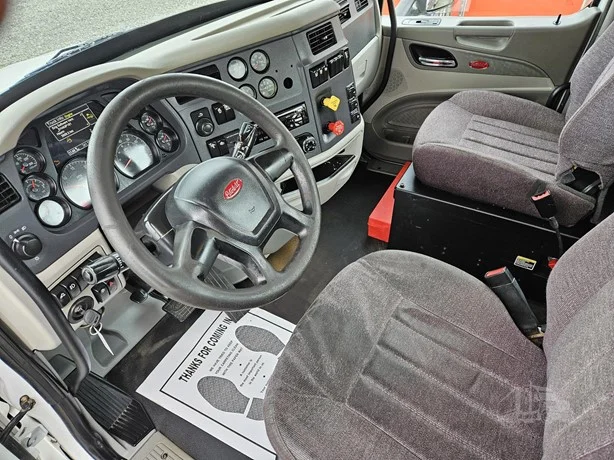 2019 PETERBILT 579 - image 9
