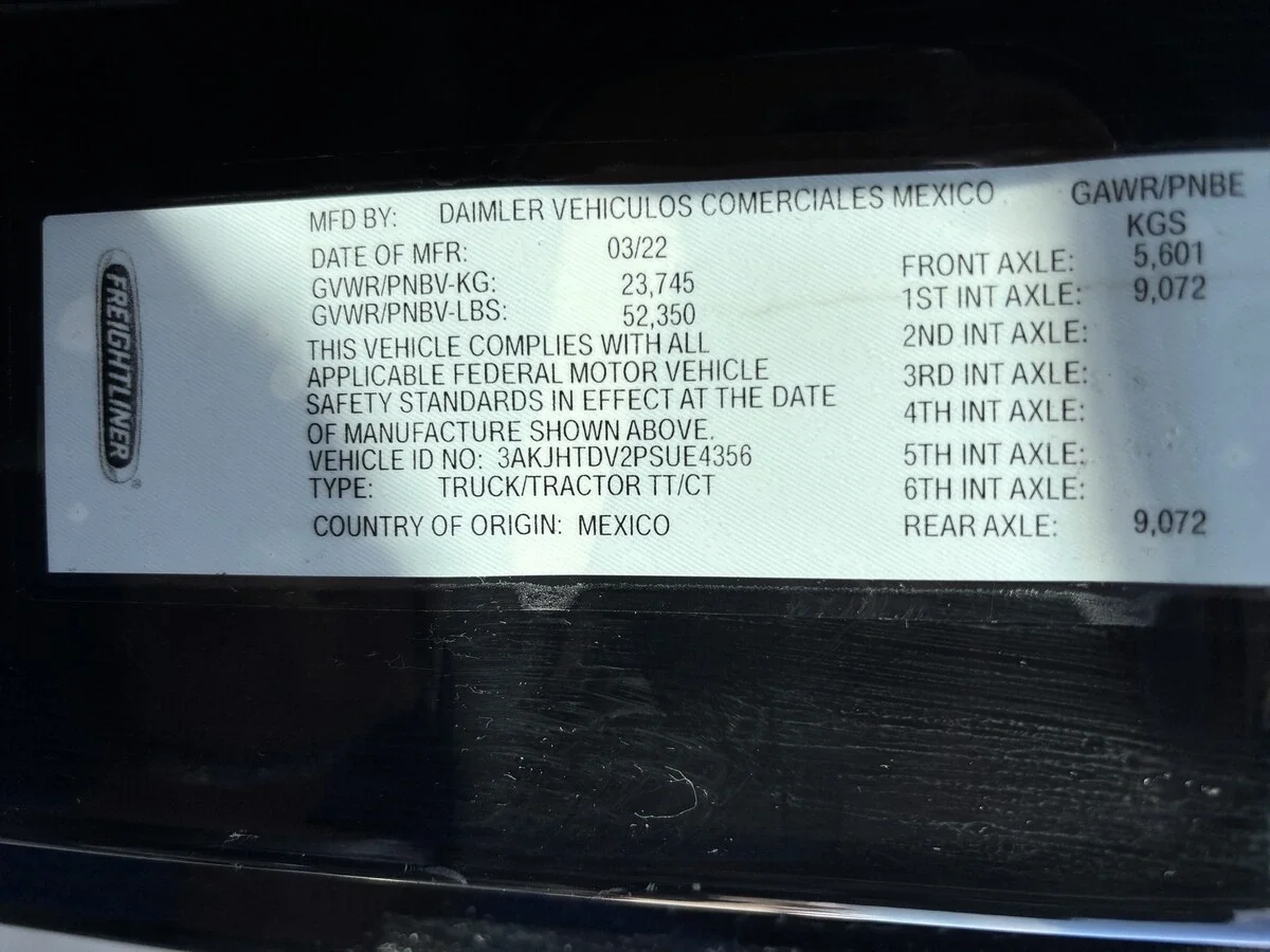 2023 Freightliner Cascadia — photo 3