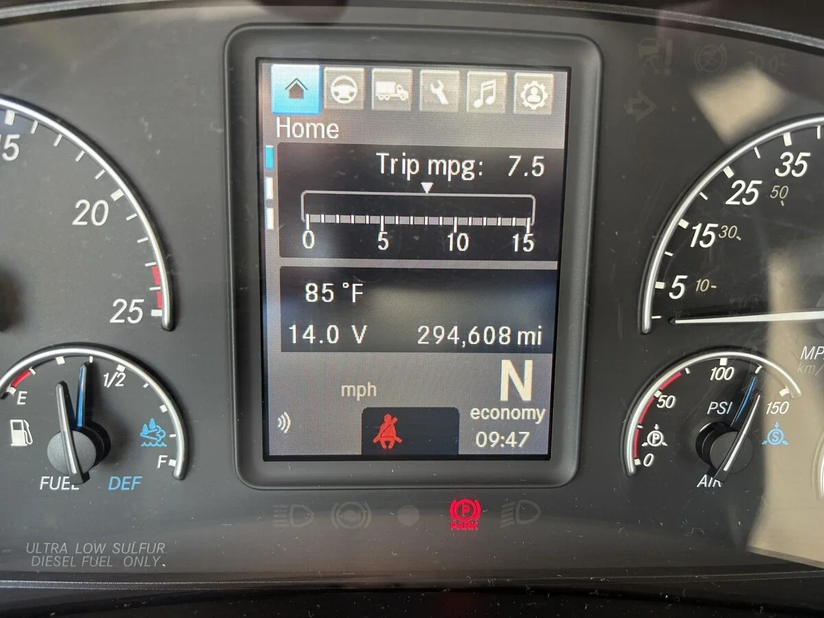 2023 Freightliner Cascadia — photo 2