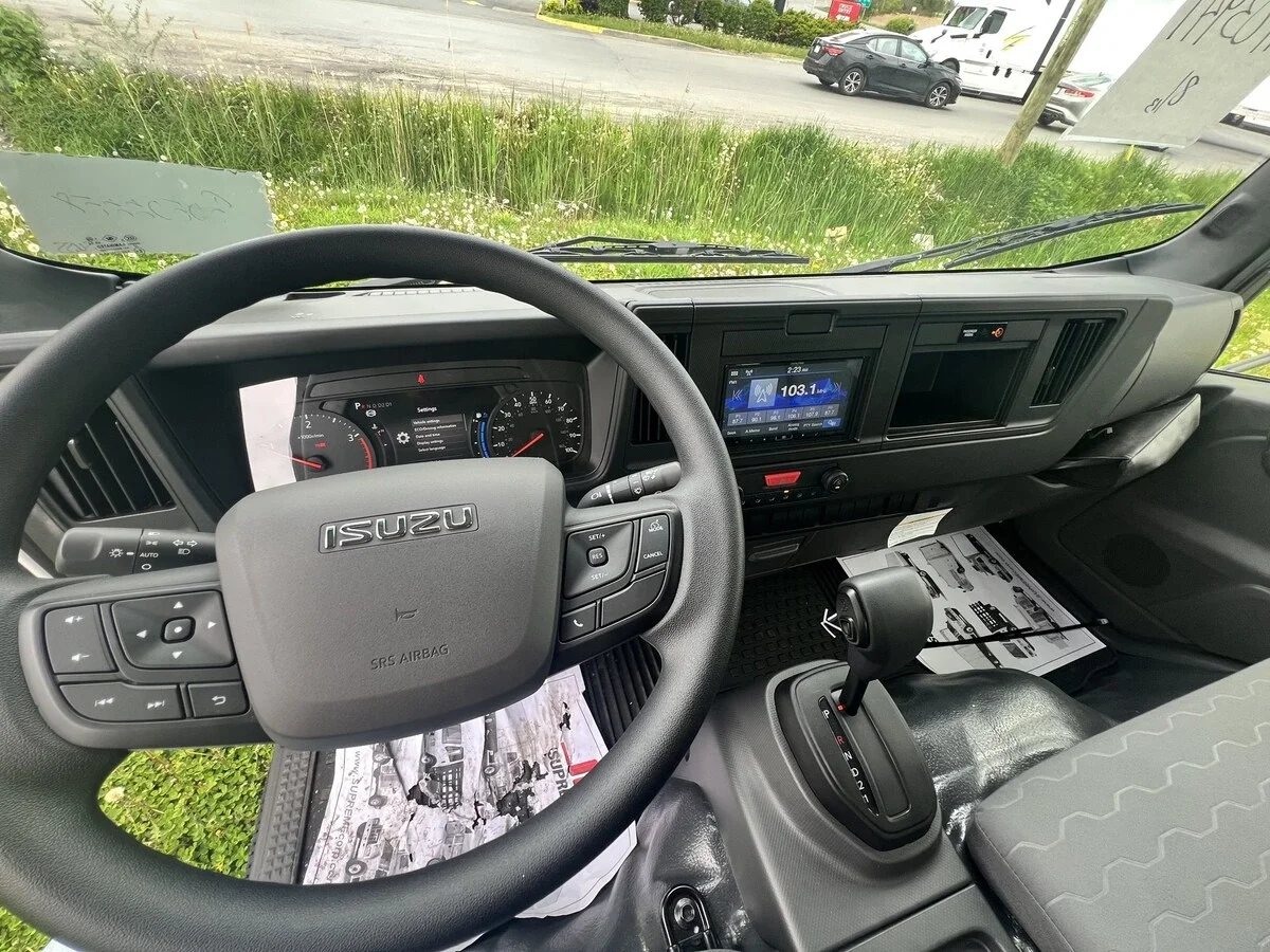 2025 Isuzu NRR - image 4
