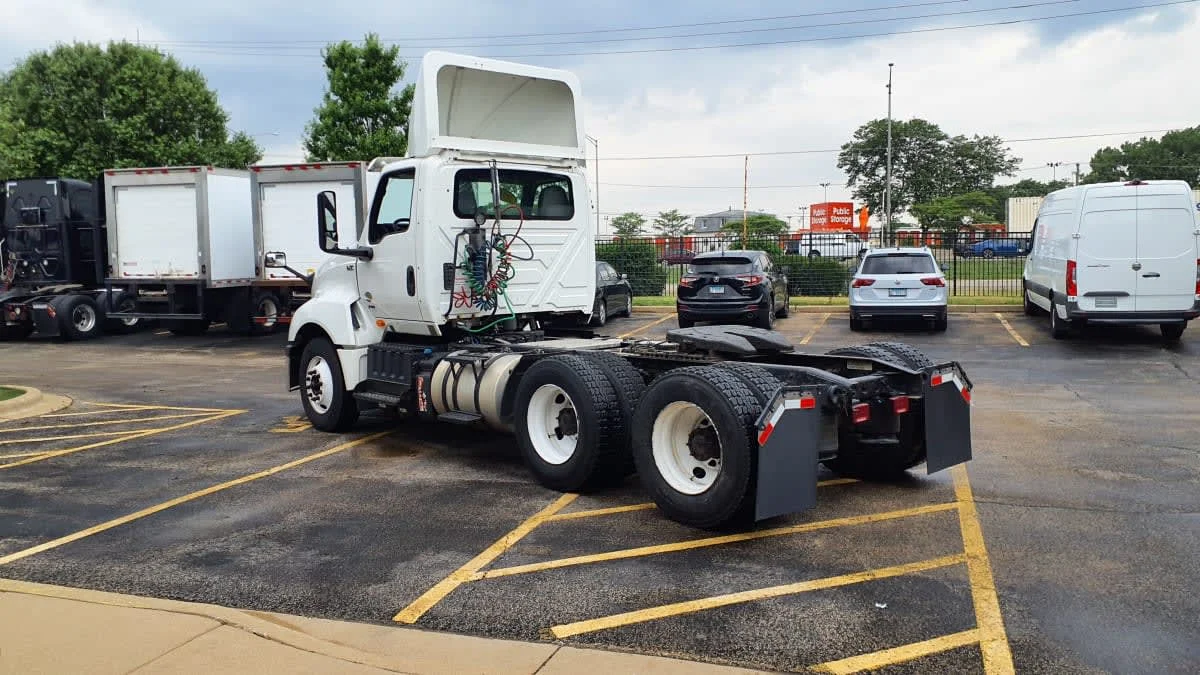2019 International LT in Bolingbrook, IL — photo 6