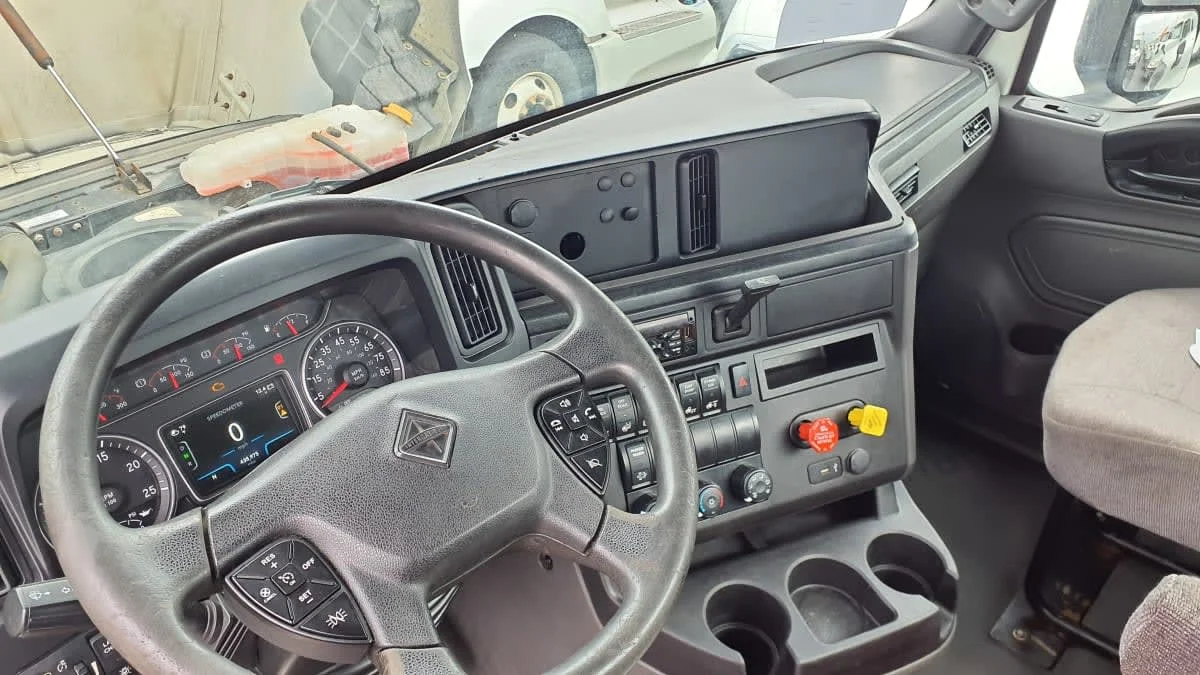 2019 International LT in Bolingbrook, IL — photo 7