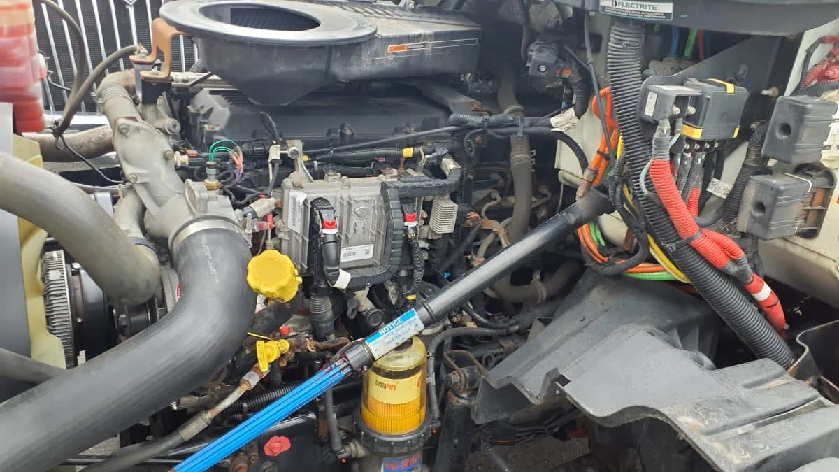 2019 International LT in Bolingbrook, IL — photo 8
